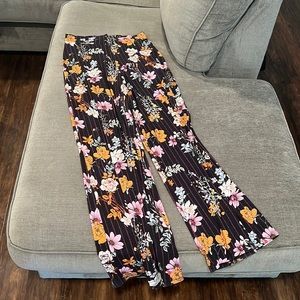 Trendy bottoms. Stretchy waist band.